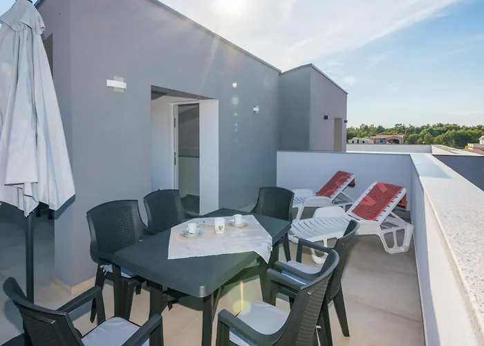 Apartments Spanic Haus mit Pool