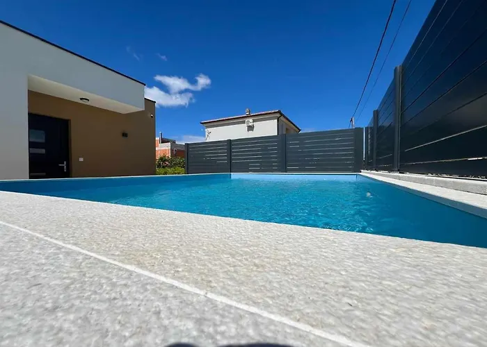 Poolhouse Flip Flop - Mit Privatem Pool