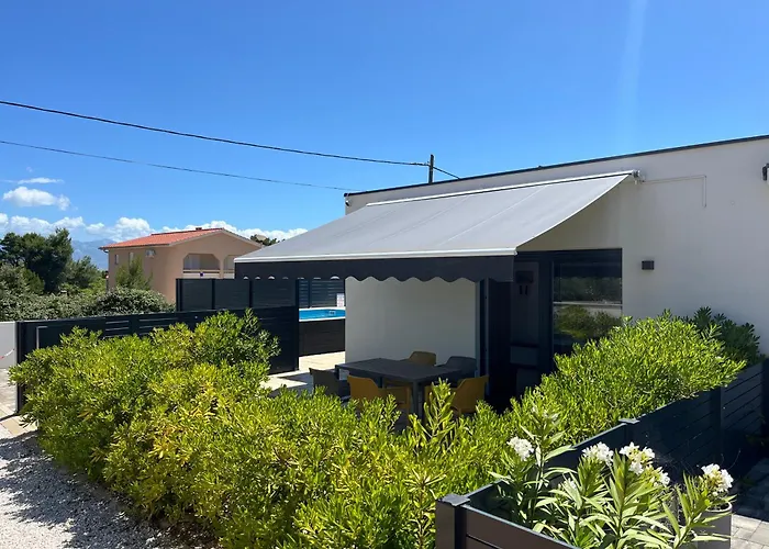 Poolhouse Flip Flop - Mit Privatem Pool